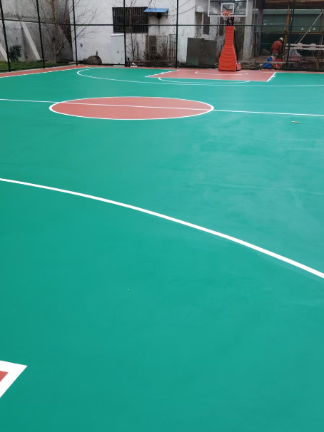 南京 球场长期使用易出现地面开裂